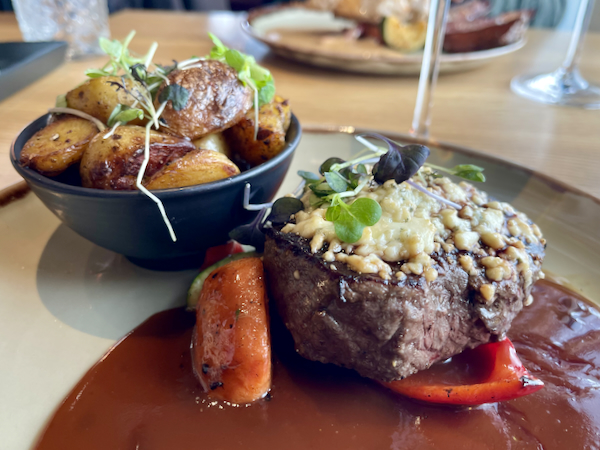 Helmikuun kuvat kertovat